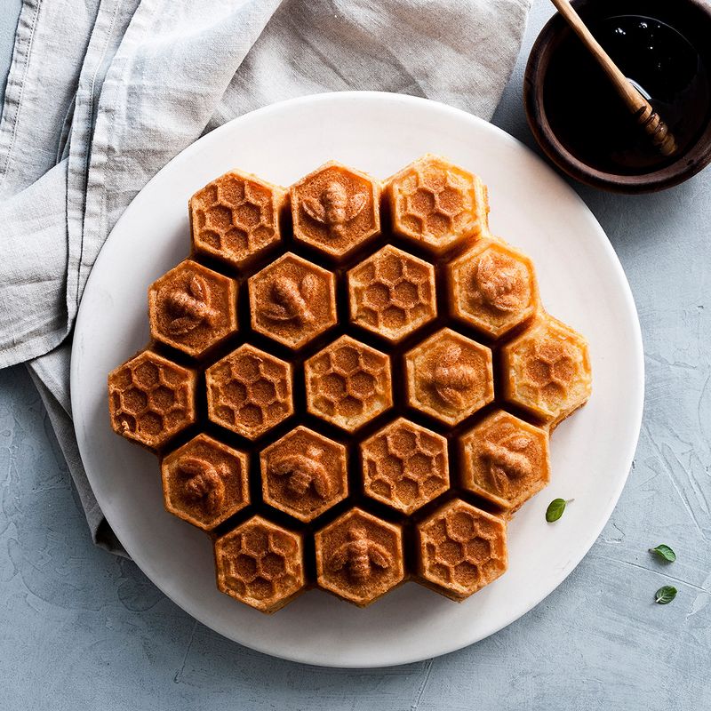 Nordic Ware Honeycomb Pull-Apart Pan, 4 of 8