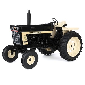 1/8 International 1066 Tractor with Wide Front & Rear Fenders, Black ZSM1631 - 1 of 4