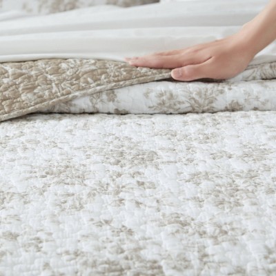 King White Cotton Reversible Quilt Set with Shams