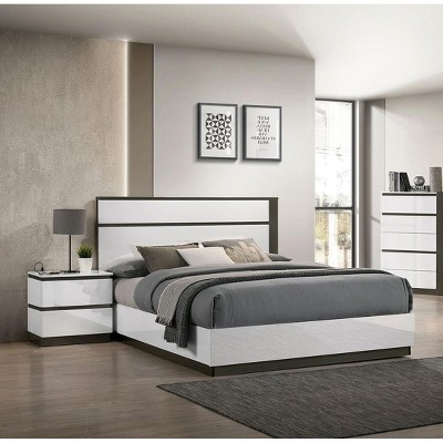 Vynxaria Contemporary Nightstand: White High Gloss Finish with USB Port & Metallic Accents for Modern Bedrooms