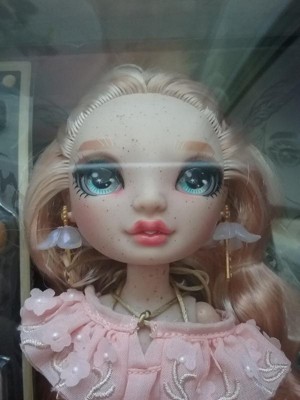 BNIB MGA Rainbow High Victoria Whitman Fashion Doll - Freckles Light Blush  Pink