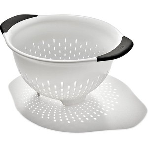 Good Grips 3 QT Plastic Colander - 1 of 4