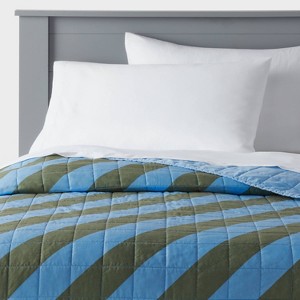 Striped Kids' Quilt - Pillowfort™ - 1 of 3