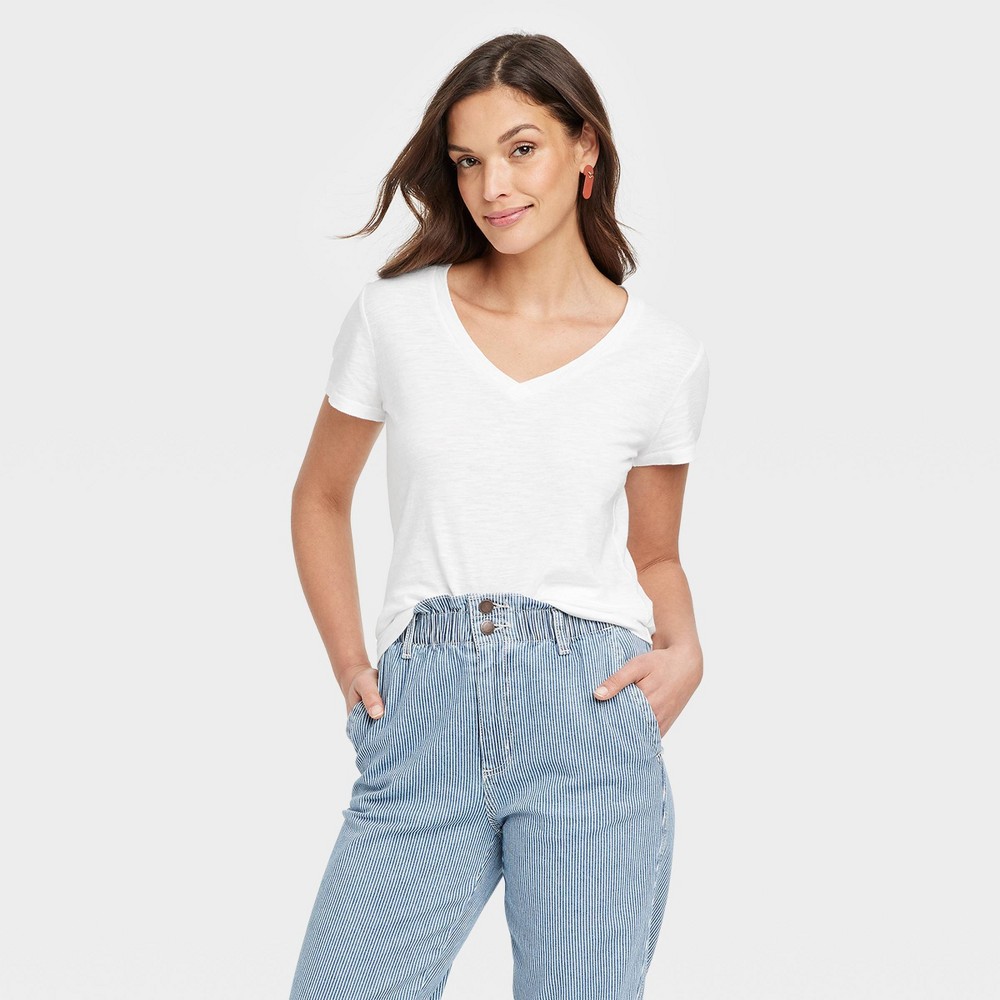 Women's Short Sleeve V-Neck T-Shirt - Universal Thread™ White L