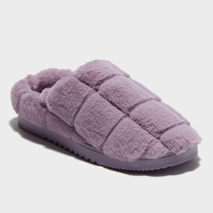 dluxe by dearfoams Women's Textured Furry Clog Slippers - Plum Purple - 1 of 4