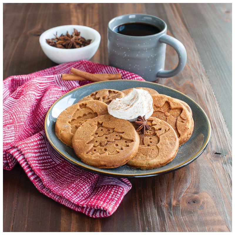 Nordic Ware Holiday Pancake Pan, 3 of 6