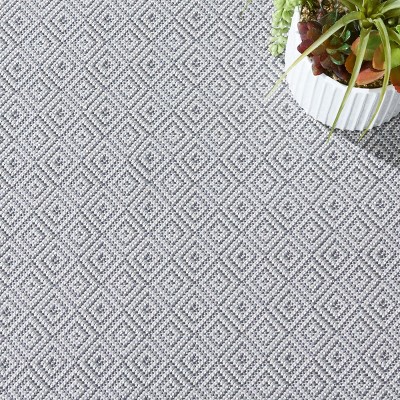 Gray Diamond Pattern Synthetic Indoor/Outdoor Area Rug, 5'-1" x 7'-6"