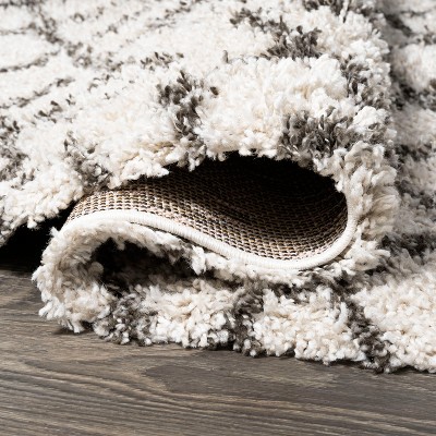 Gray and Ivory Moroccan Diamond Shag 4' x 6' Area Rug