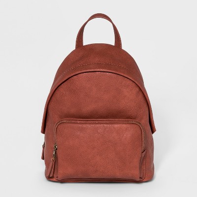 Universal thread outlet backpack