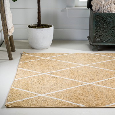 Gold/White Diamond Trellis 8' x 10' Synthetic Area Rug