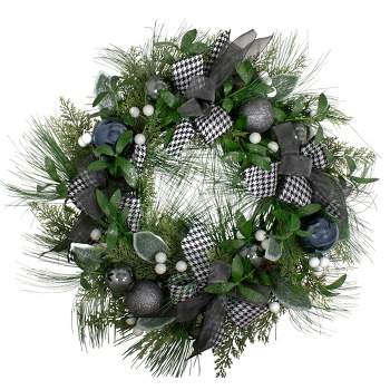 Northlight Houndstooth and White Berries Artificial Christmas Wreath - 24-Inch, Unlit