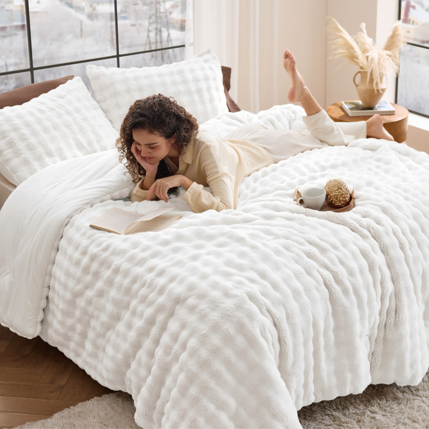 Комплект с одеялом Bedsure Queen Fluffy Fleece Comforter Set, 3D Bubble Texture, Soft Plush Bedding for Winter, Machine Washable, Cream White, 3pc, цвет: Кремовый — фото 5