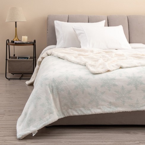 Velvet Plush Soft Fleece Reversible Throw, Warm and Comfortable Bed Blanket  - Great Bay Home (Full / Queen, Pale Blue Snowflake)