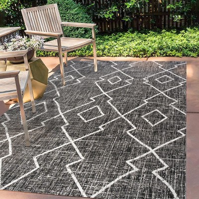 Carwa  Diamond Trellis Indoor/Outdoor Area Rug - JONATHAN Y