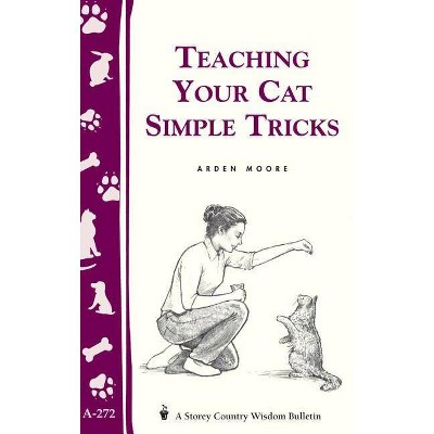 Teaching Your Cat Simple Tricks - (Storey Country Wisdom Bulletin) by  Arden Moore (Paperback)