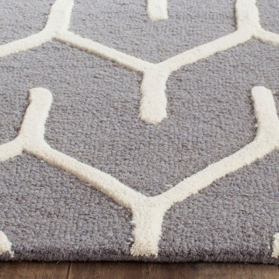 Hand-Tufted Woolen Accent Rug in Chic Gray, 4' x 6'