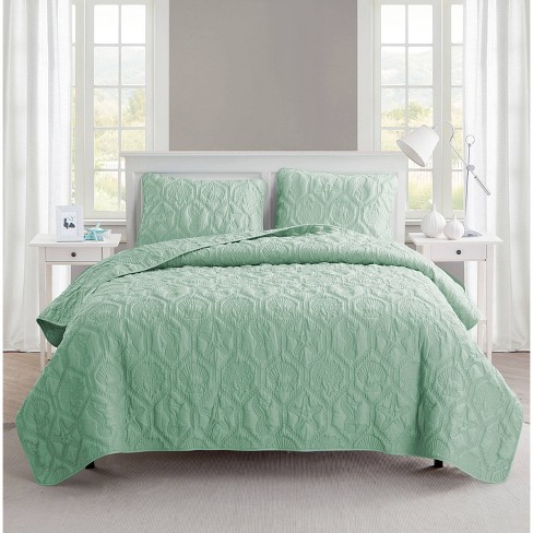 VCNY Home Shore Embossed good King Quilt Set Green