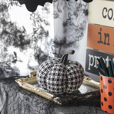 YOOCOZZ 7x7x6.7" Halloween Decoration Black-White Plaid Pumpkin
