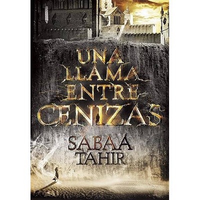 Una Llama Entre Cenizas / An Ember in the Ashes - by  Sabaa Tahir (Paperback)