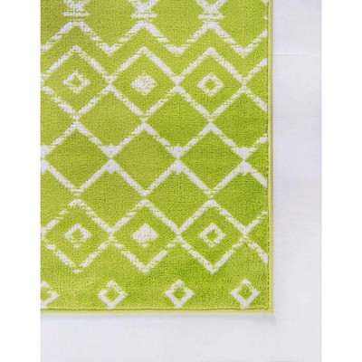 Green Trellis 8' x 10' Easy-Care Synthetic Area Rug