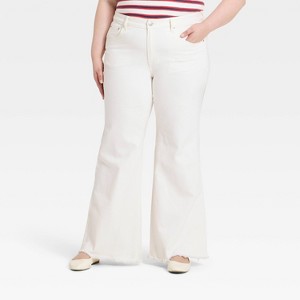 Women's Low-Rise Relaxed Denim Flare Jeans - Universal Thread