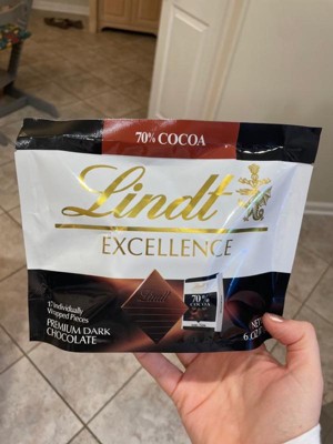 Promo Chocolat LINDT Excellence Noir Intense 70% cacao chez Hyper
