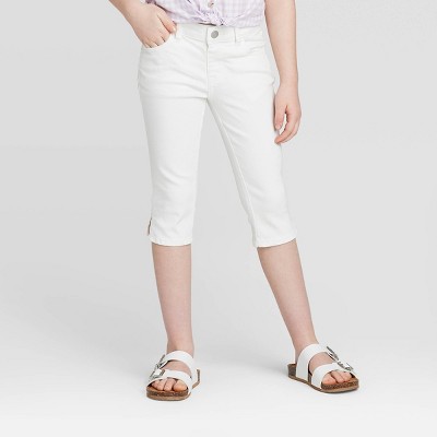white capris jeans