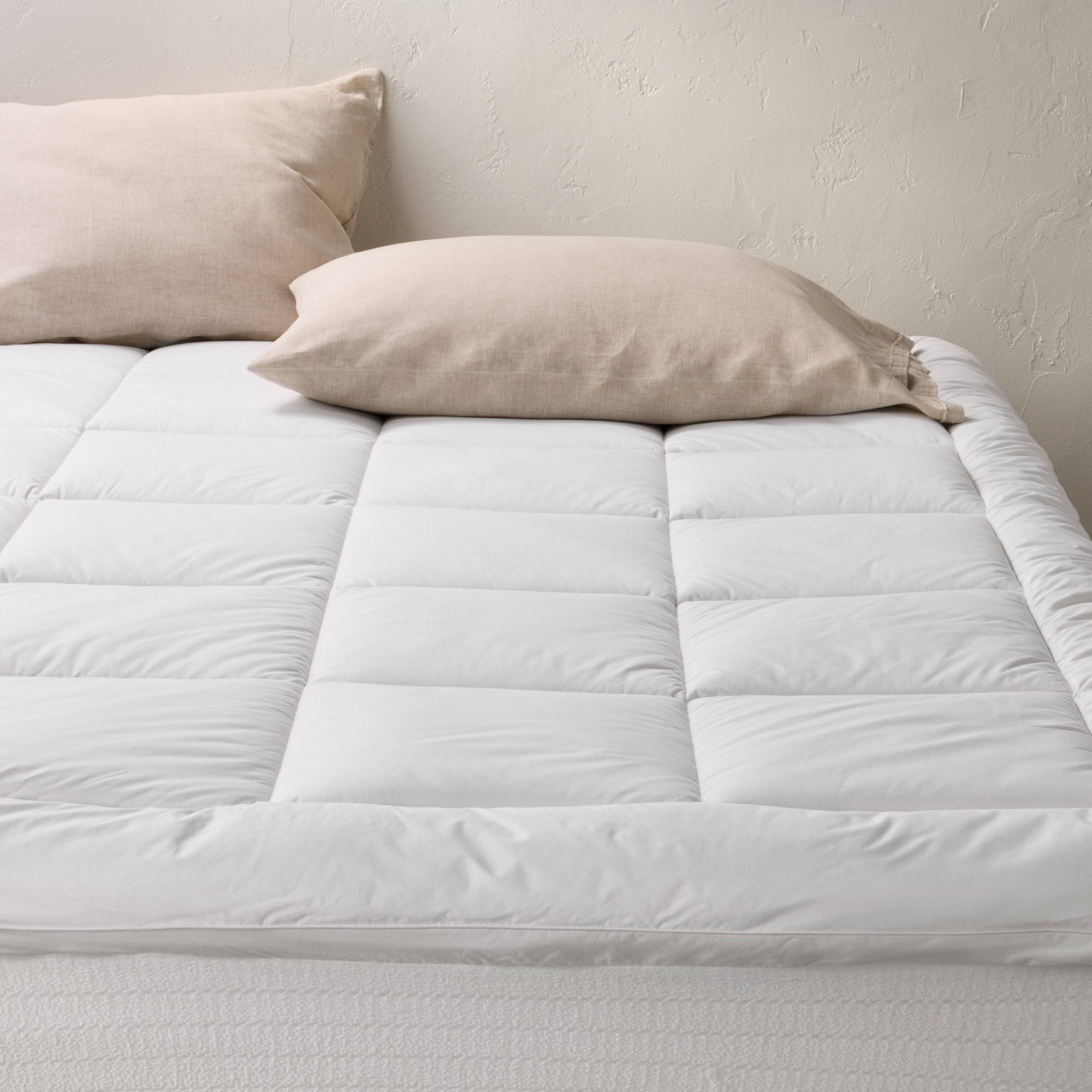 Queen Ultra Loft Down Alternative Mattress Pad - Casaluna™