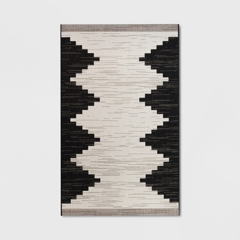 7'x10' Mod Directional Lines Outdoor Rug Black - Project 62™