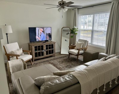 Guest review image 1 of 2, zoom in