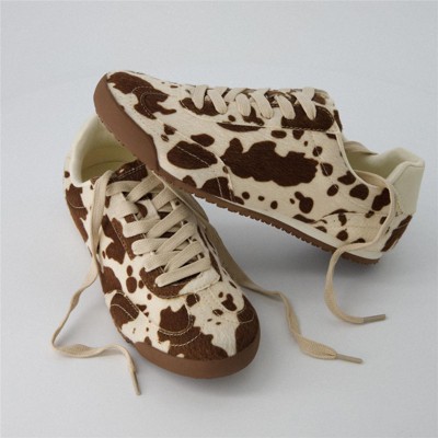 Женские кроссовки CUSHIONAIRE Techno Women’s Vegan Cow Print Calf-Hair Lace-Up Sneakers with Memory Foam Comfort, Brown 8.5 — фото 4