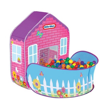 girl play tent house