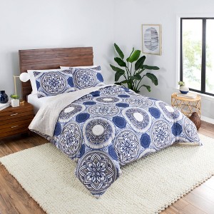Vue Queen 3pc Gwenn Reversible Comforter & Sham Set Navy, Blue