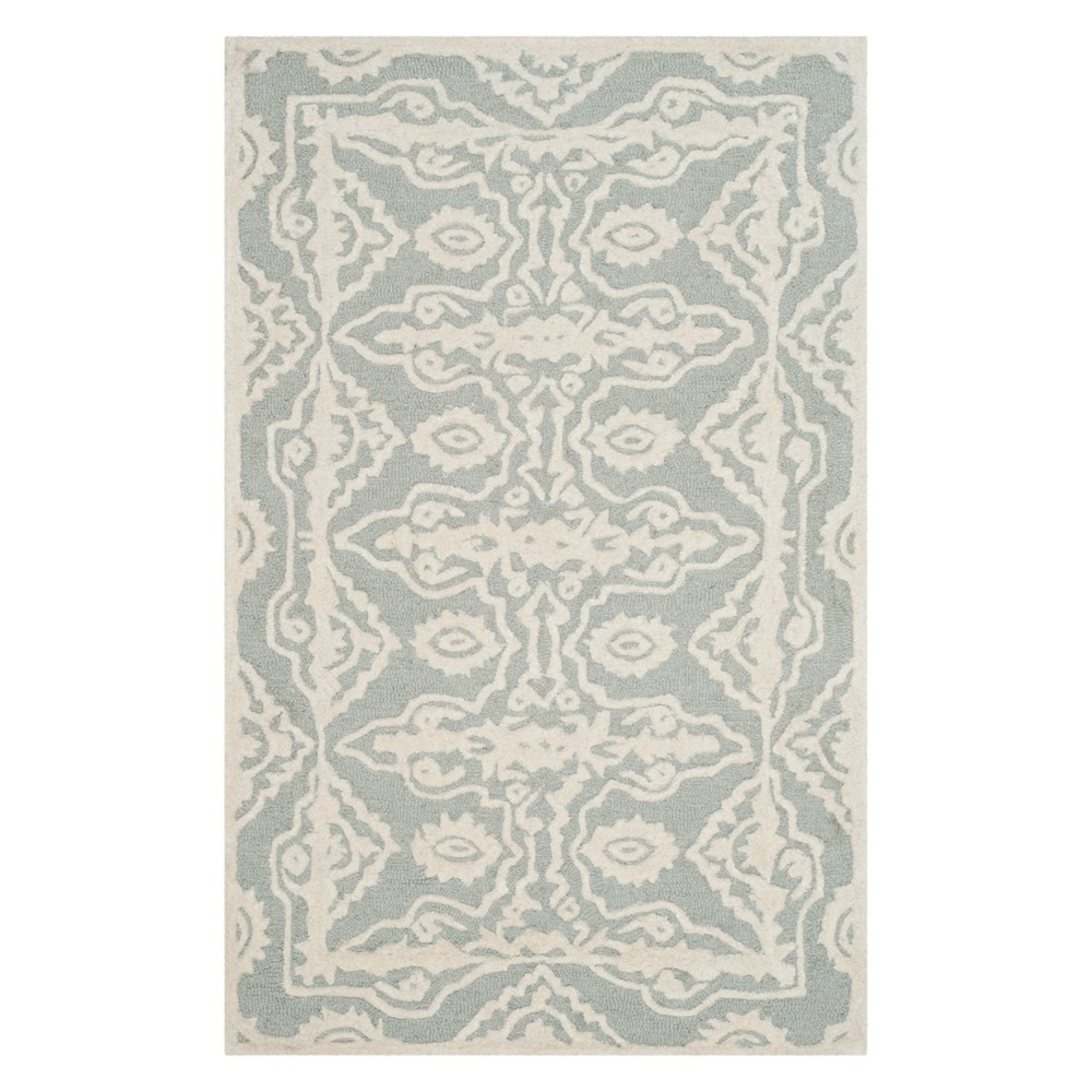 2'6inx4' Santa Clara Damask Tufted Area Rug Gray/Ivory - Safavieh
