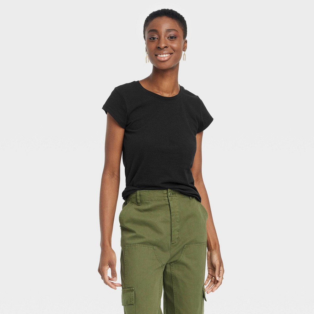 Women's Fitted Short Sleeve T-Shirt - Universal Thread™ Black M