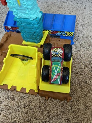 Hot Wheels Monster Trucks Arena Smashers Demo Derby Car Jump Challenge  Playset