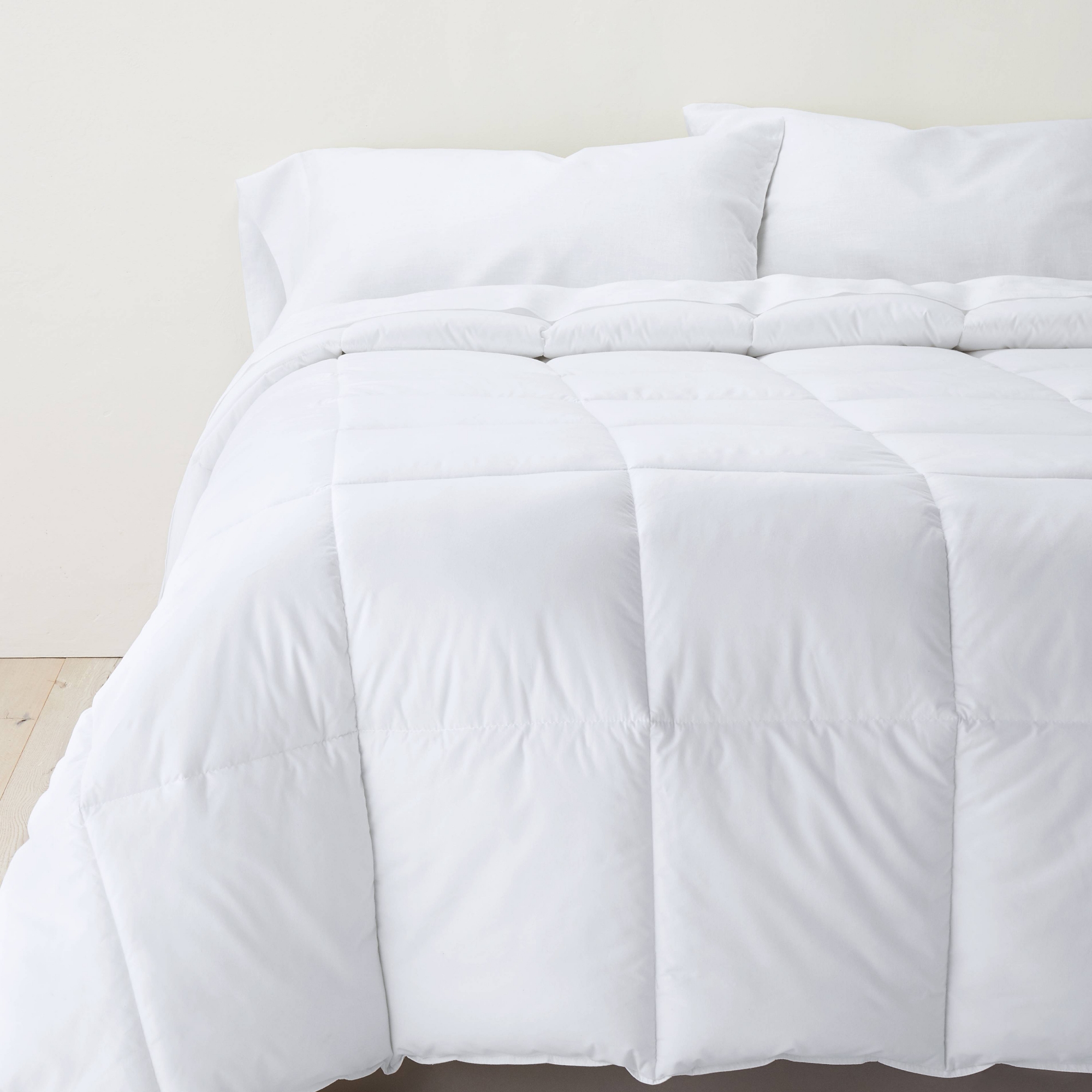 King Ultra Weight Premium Down Alternative Comforter - Casaluna™