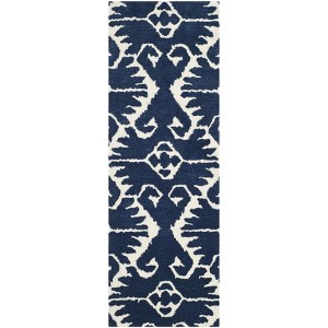 Wyndham WYD323 Hand Tufted Indoor Rugs - Safavieh - 1 of 4