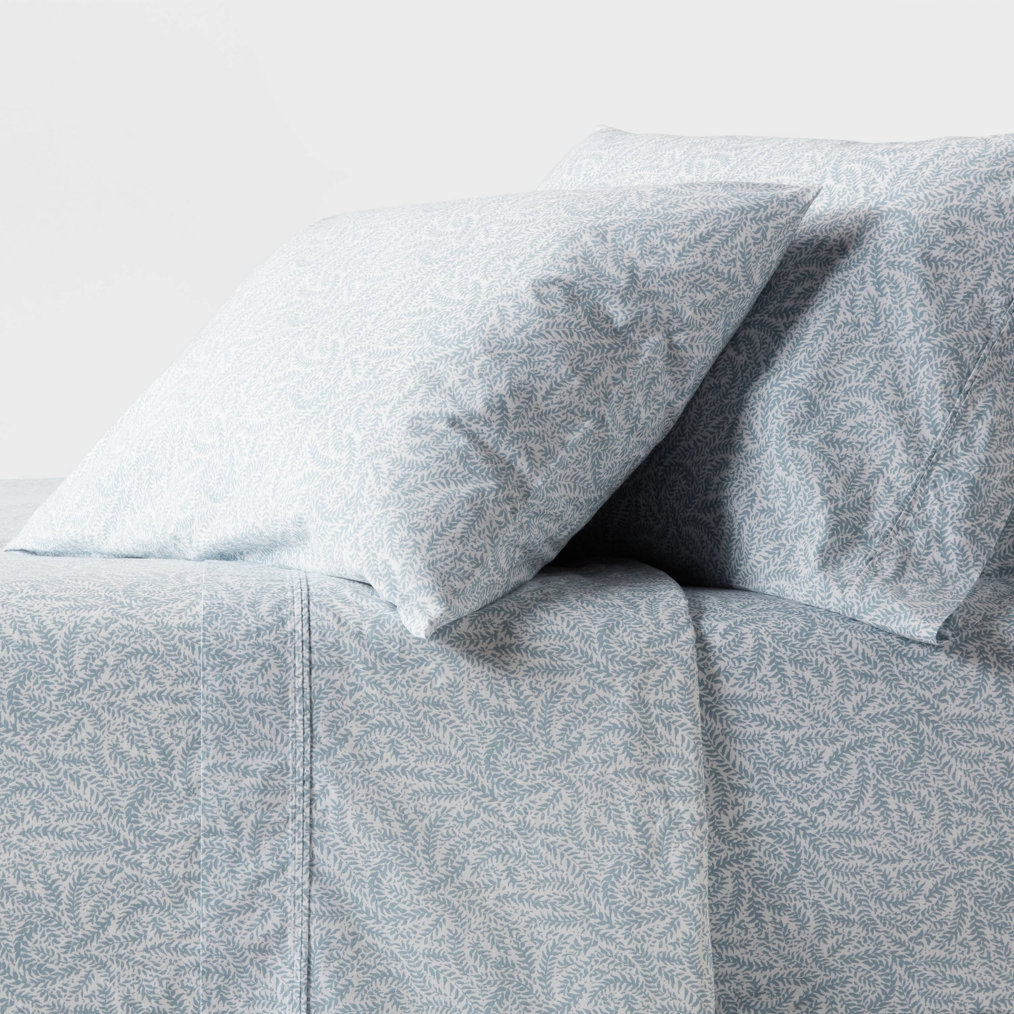 Queen 250 Thread Count Organic Percale Sheet Set Blue Floral - Threshold™