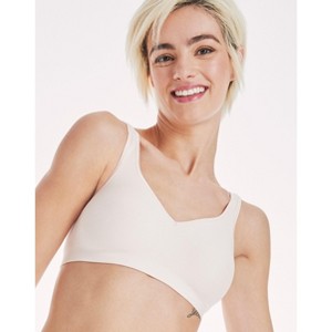 Hanes Comfort Evolution Women’s Wireless T-Shirt Bra with SmoothTec Band - 1 of 4