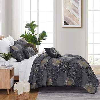 Southshore Fine Living Midnight Floral Oversized 6-Piece Quilt Bedding Set with coordinating shams