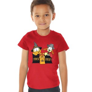 Toddler Boys' Garfield Trick Or Treat T-Shirt Red - 1 of 4