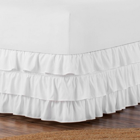 white ruffle bedspread queen