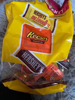 Hershey's And Reese's Assorted Chocolate Flavored Snack Size Candy, Party  Pack 31.5 oz 