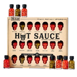 Heat 灼熱 サンクチュアリ　オデッセイ　strain　22冊セット Man Crates, Hot Sauce Inferno Flight, Includes 21 Flavors in Skull
