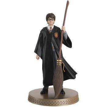 Eaglemoss Limited Eaglemoss Harry Potter 1:6 Mega Statue Harry Potter with Wand and Broomstick