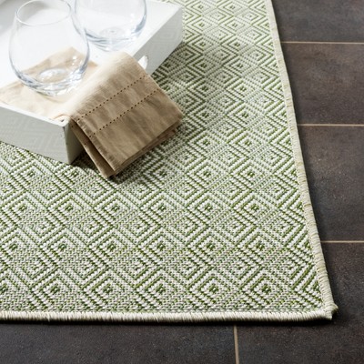 Green Geometric 4' x 6' Indoor/Outdoor Area Rug