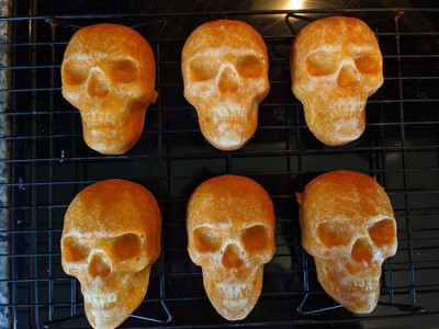 6 Cavity Halloween Skull Non Stick Pan by Place & Time