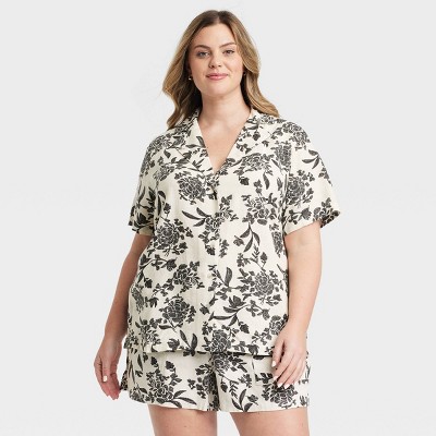 Women's Short Sleeve Collared Linen Button-Down Shirt - Universal Thread™