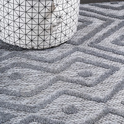 Dark Gray Geometric Synthetic 4' x 6' Reversible Rug